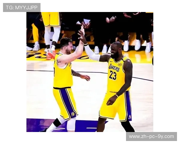 湖人勇士巅峰对决再掀风云詹姆斯库里争锋上演激情对抗 湖人勇士巅峰对决再掀风云詹姆斯库里争锋上演激情对抗