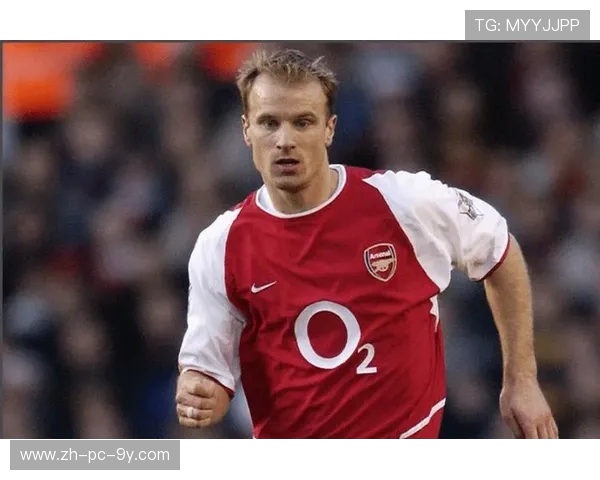 丹尼斯·博格坎普：传奇球员背后的故事与足球艺术的完美展现